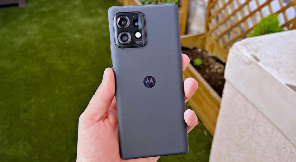 No necesitas un iPhone 17 para tener un teléfono potente: este Motorola tiene chip GAMER, 512GB y cámaras 4K