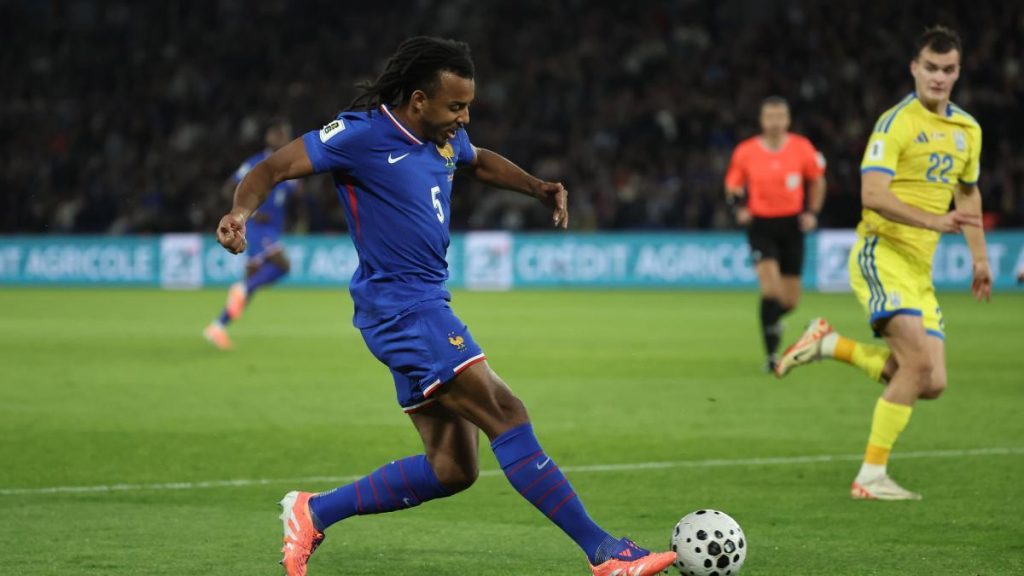 Koundé sí estará en Azerbaiyán con Francia