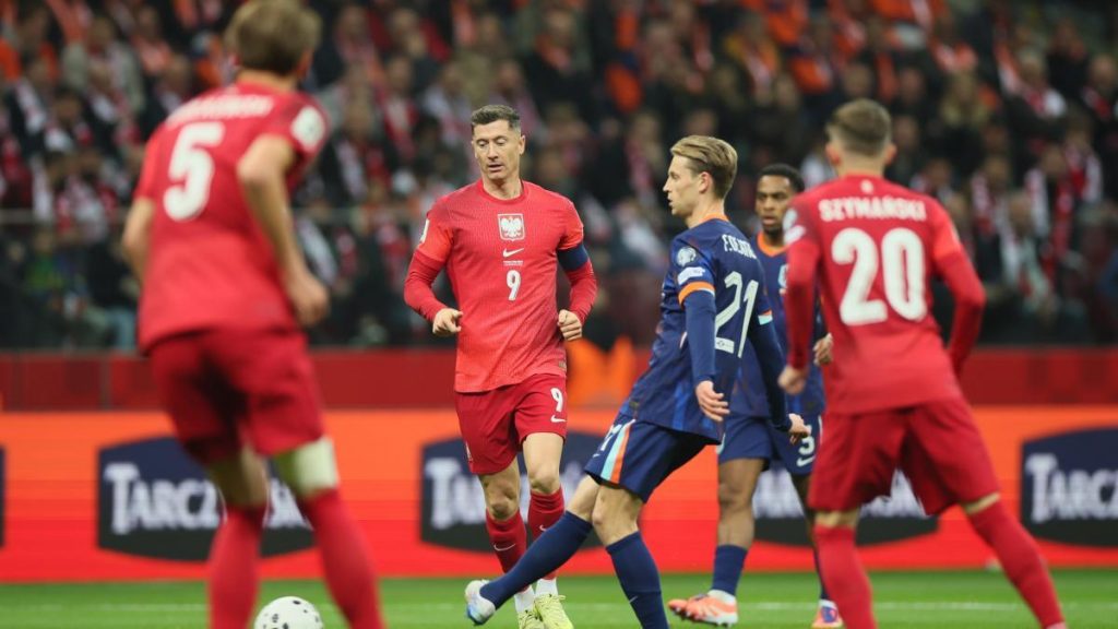 Lewandowski, sobre Frenkie en el Polonia-Países Bajos: «Vi suspirar a mi amigo»
