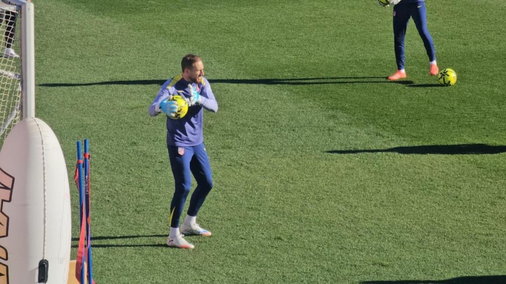 Oblak entrena con normalidad y está listo para el partido ante el Oviedo