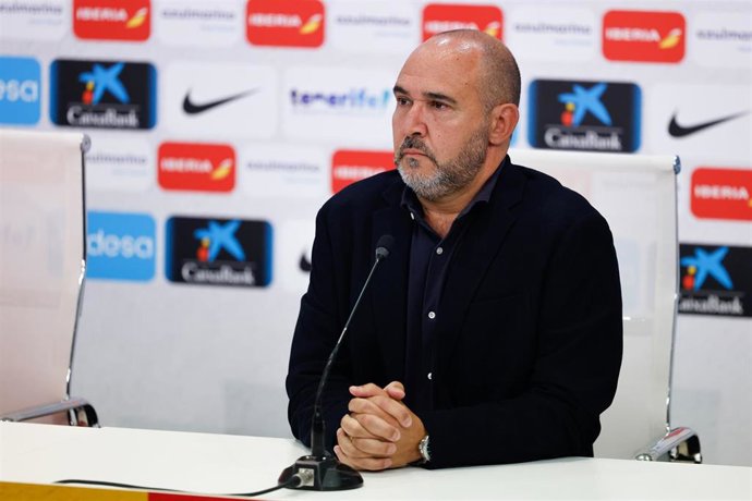 Santi Yusta, único jugador que repite en una primera lista de Chus Mateo con muchas novedades