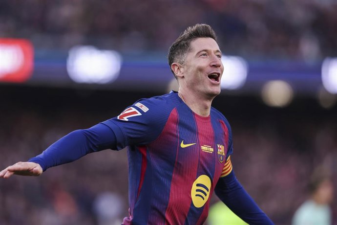 Robert Lewandowski, primer goleador en el nuevo Spotify Camp Nou