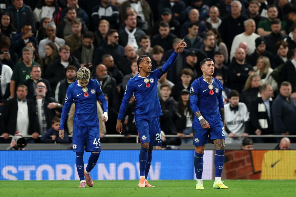 João Pedro garante vitória do Chelsea no clássico contra o Tottenham