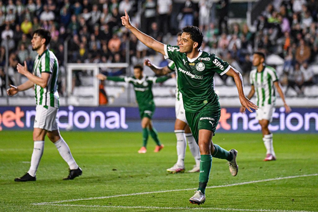 Com reservas, Palmeiras supera o Juventude fora e retoma a liderança do Brasileirão