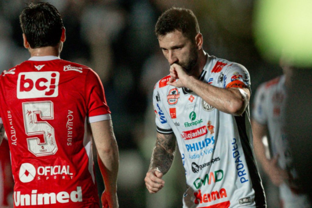 Boschilia carrega na segunda etapa e Operário arranca empate do Vila Nova