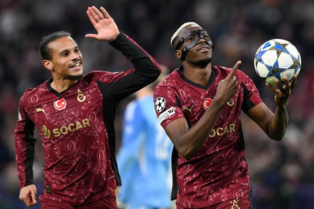 Osimhen faz hat-trick em 20 minutos na Holanda e comanda a vitória do Galatasaray contra Ajax