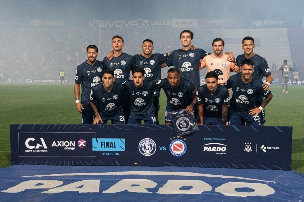 Com dispensados de River e Boca, Rivadavia conquista Copa inédita e vai à Libertadores