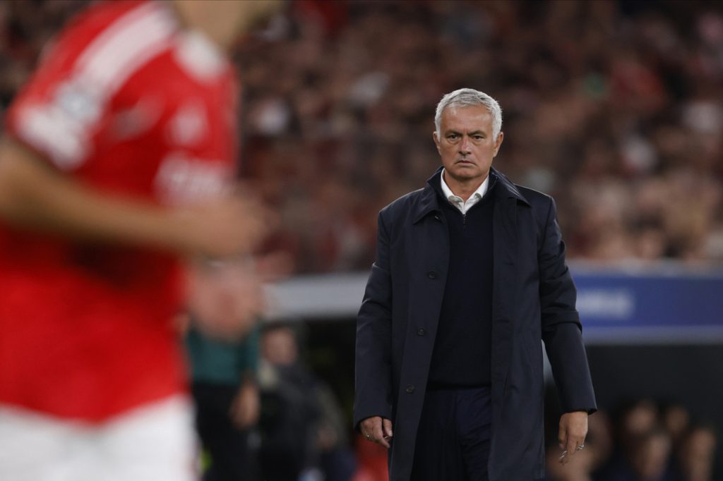 Bicampeão, Mourinho atravessa série recorde de derrotas na Liga dos Campeões