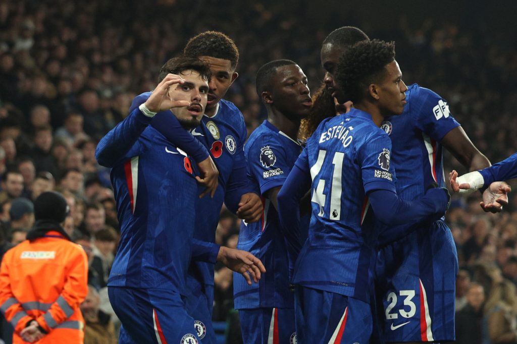 João Pedro marca, Chelsea afunda Wolves e dorme vice-líder na Premier League