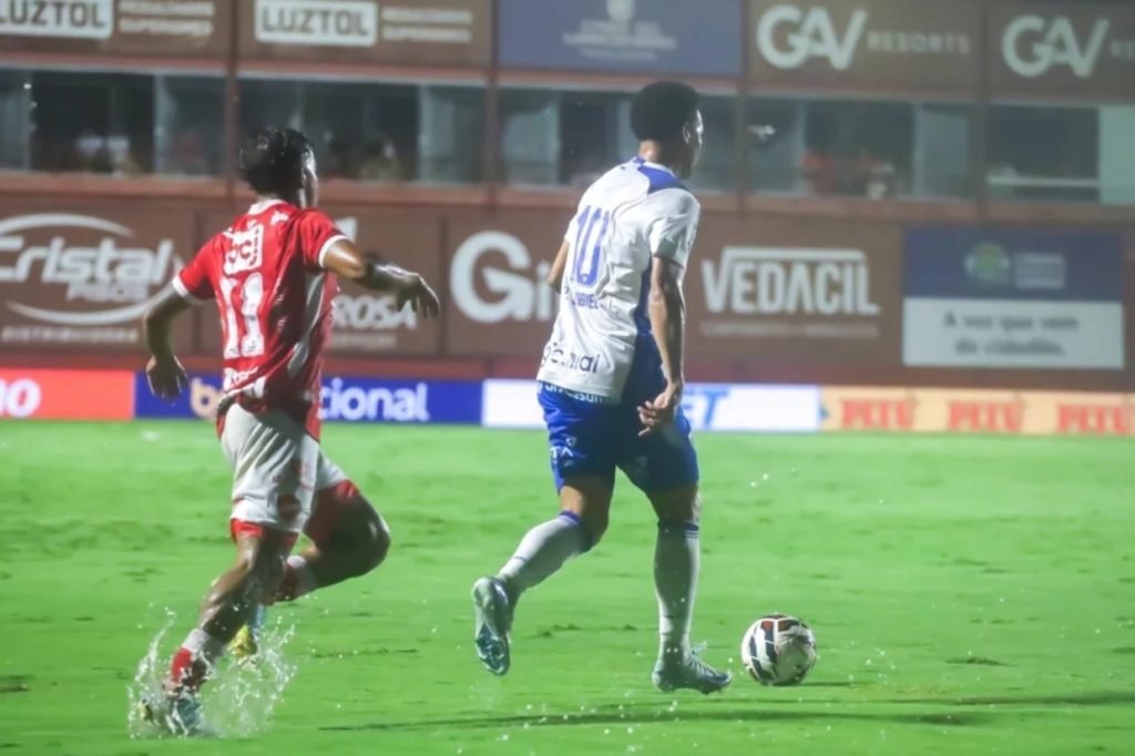 Vila Nova deixa escapar vitória de novo e Avaí arranca empate no OBA