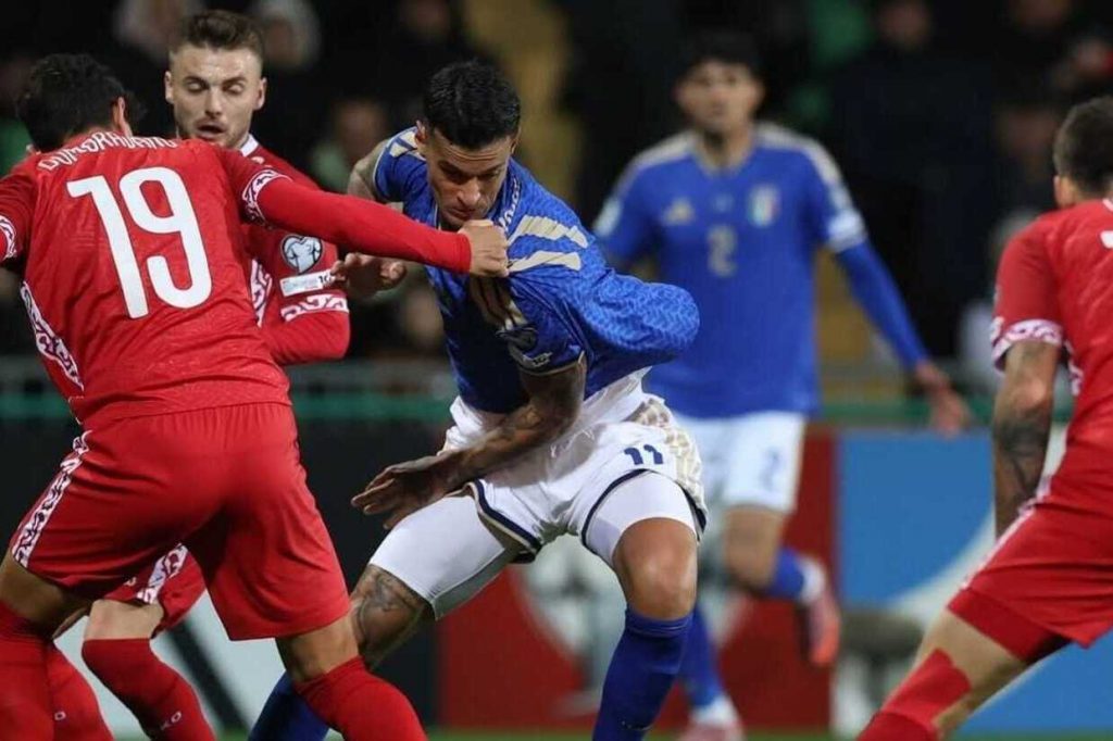 A caminho da repescagem, Itália sofre, mas vence a Moldávia