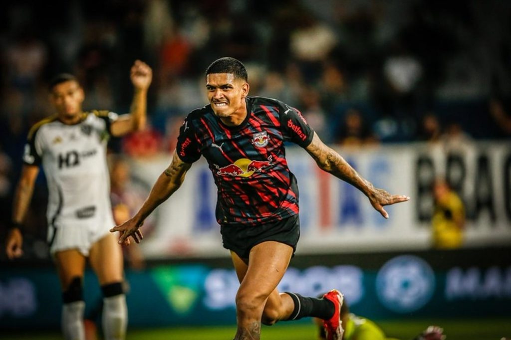 Bragantino bate o Atlético Mineiro e embala com terceira vitória seguida