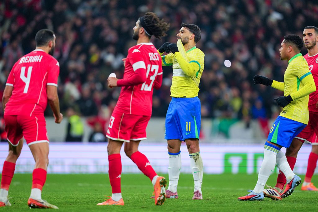 Paquetá falha pênalti e Brasil fecha o ano com empate contra a Tunísia