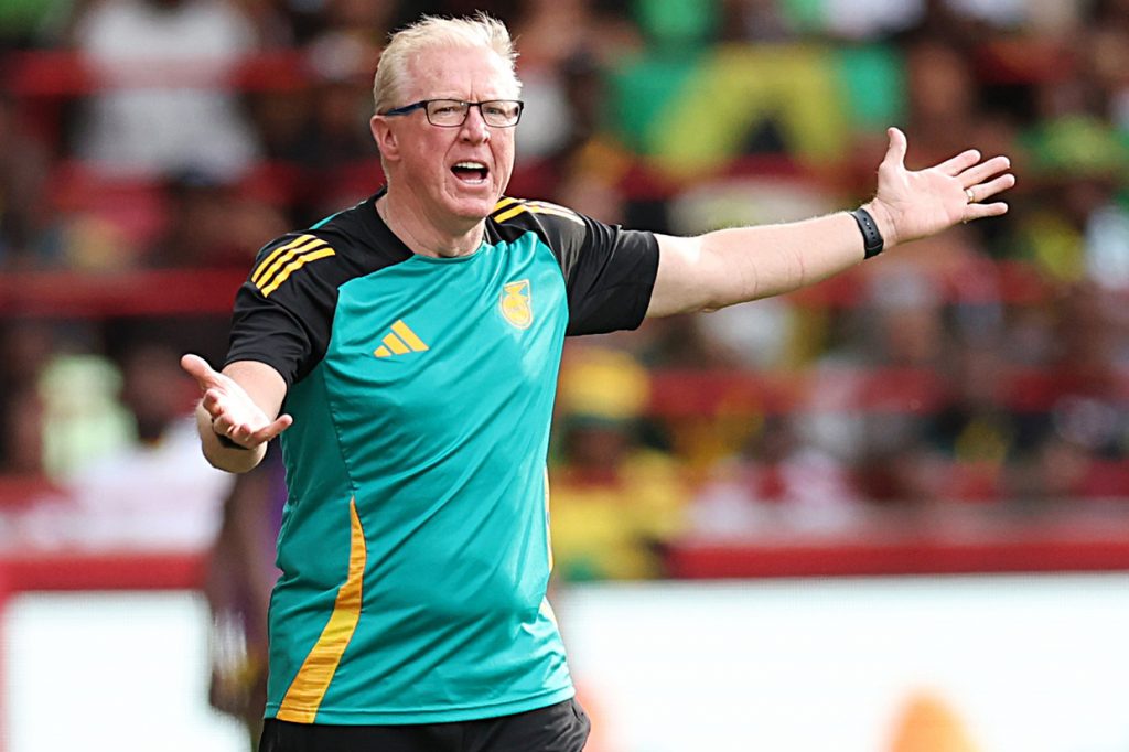 Após perder a vaga direta em casa para Curaçao, Steve McClaren deixa o comando da Jamaica