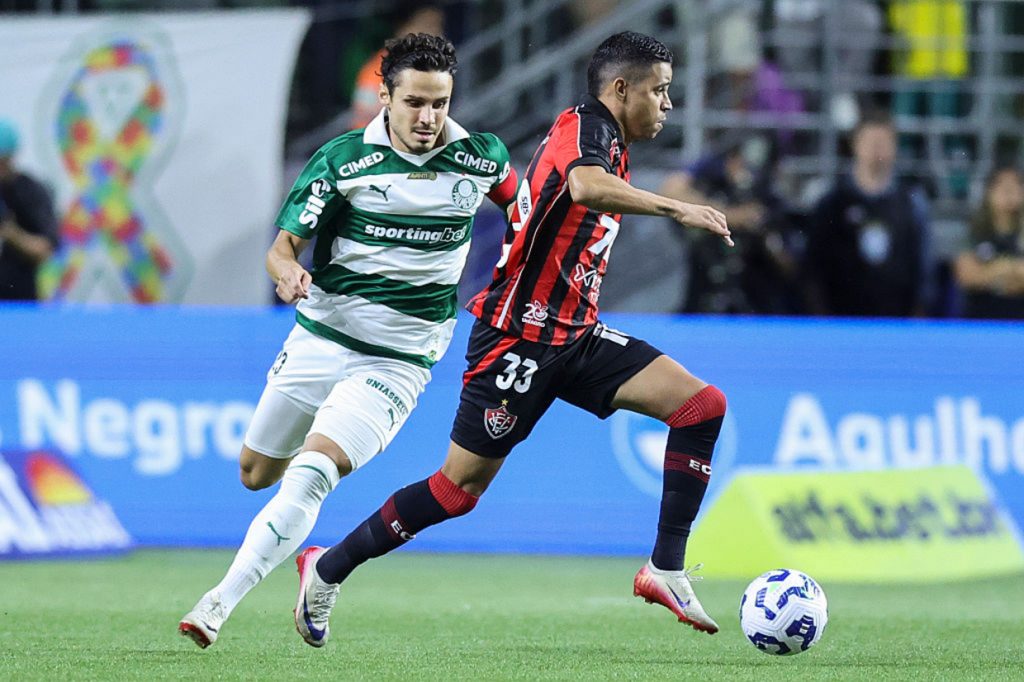 Palmeiras não supera ferrolho do Vitória e abre caminho para o Flamengo no Brasileiro