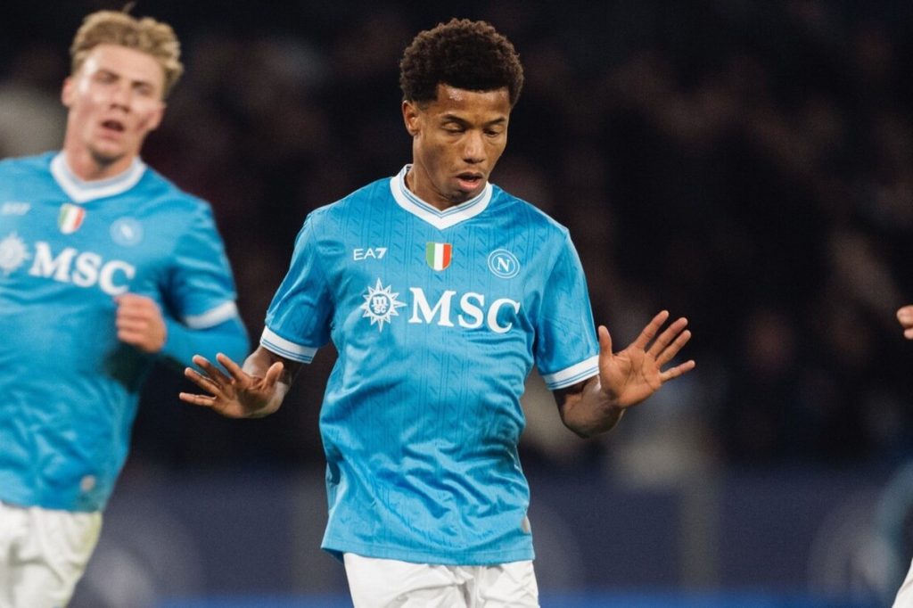 David Neres brilha e coloca Napoli na liderança do Campeonato Italiano
