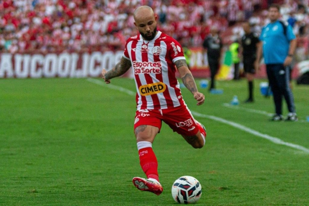 Santa Cruz contrata destaque do Náutico para a próxima temporada