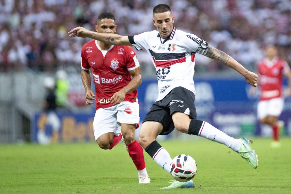 Thiago Galhardo consegue rescisão e deixa o Santa Cruz