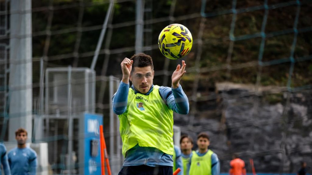 La sobrecarga de Zubeldia sigue dejándole al margen del grupo a dos días del partido