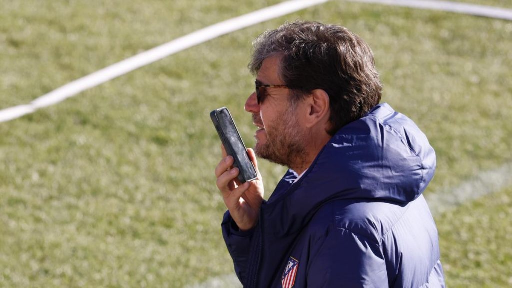 Mateu asegura no saber del interés del Barça en Julián y asegura que «está muy feliz con nosotros»