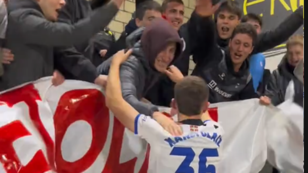 Mariezkurrena, un fan más de su amigo de la infancia Xanet en el debut de este con el Alavés en Copa