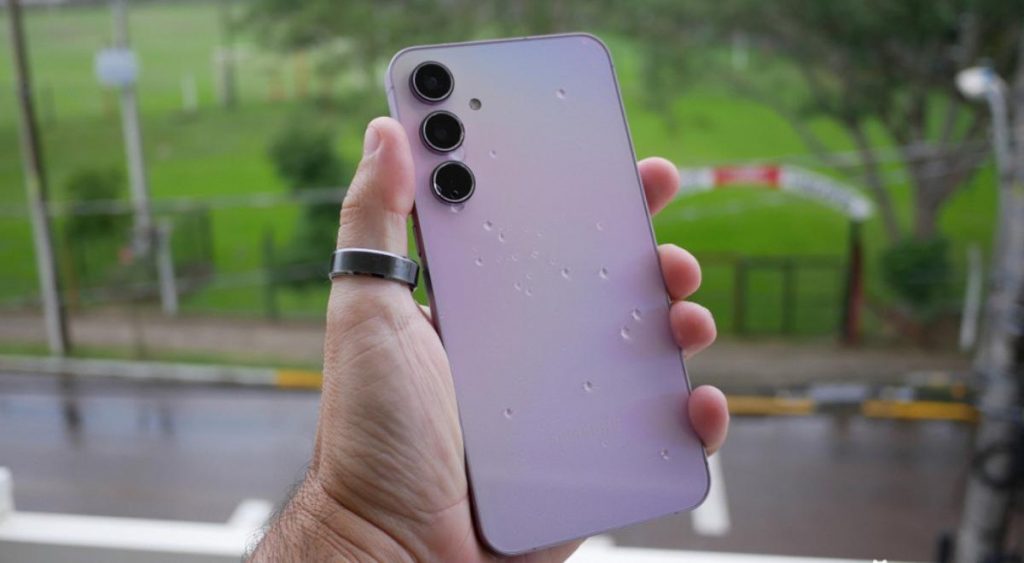 No necesitas gastar tanto dinero para tener este Samsung con cámaras 4K y funciones con IA: el mejor regalo para Navidad