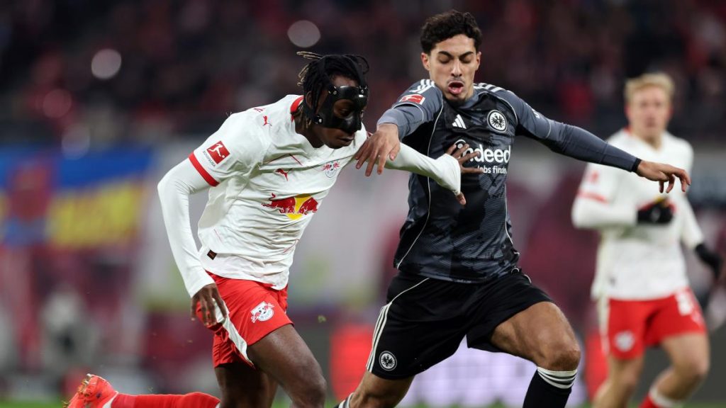 La defensa del Eintracht se lleva duras críticas antes de visitar al Barça