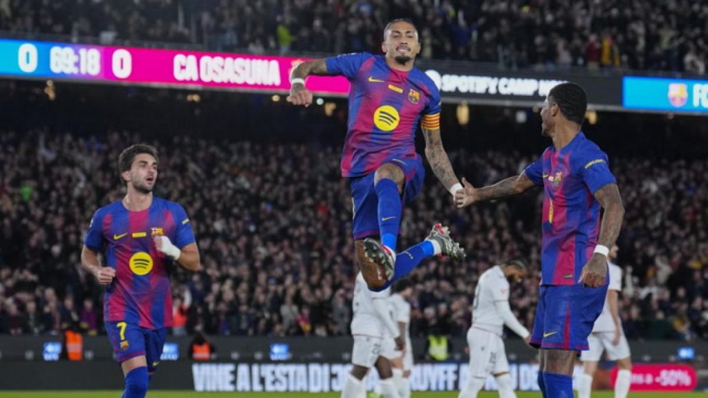 El Camp Nou se la devolvió al Bernabéu con cánticos de «Xabi, quédate»