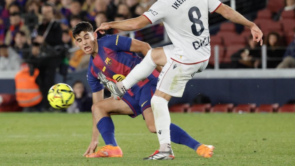Gerard Martín crece cada partido como central zurdo del Barça