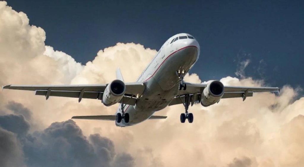 ALERTA viajeros: La aerolínea más popular colapsa otra vez y se declara en quiebra por segunda vez en el año