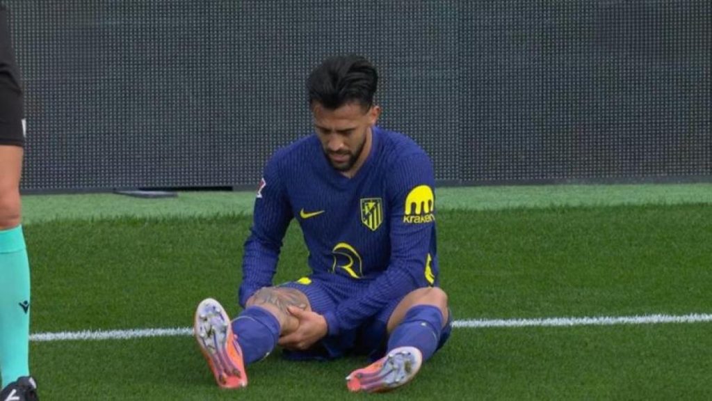 El Atlético despide 2025 con una mala noticia, Nico se fue lesionado
