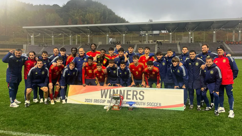 Quim Junyent, Andrés Cuenca y Guillem Víctor, campeones en Japón con la Sub-19