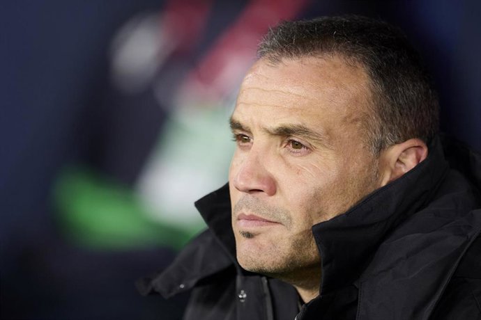 La Real Sociedad destituye a Sergio Francisco y Jon Ansotegi toma el mando de manera provisional