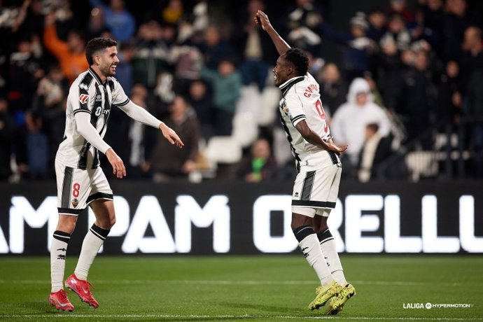 El Castellón supera al Mirandés y se acerca al ascenso directo