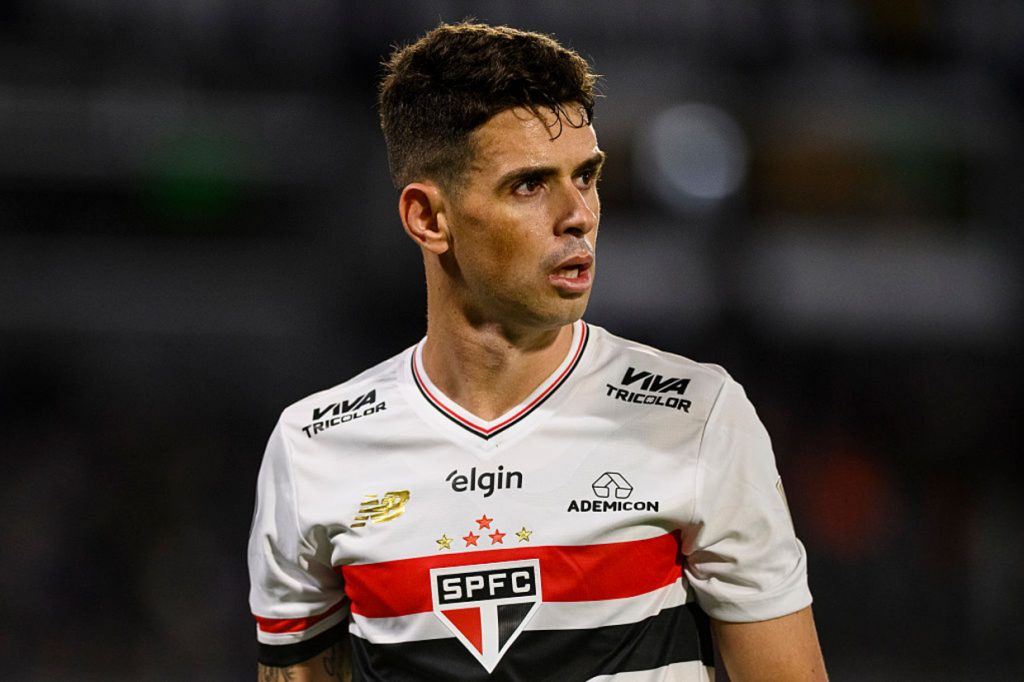Oscar sinaliza aposentadoria para o São Paulo e busca rescisão amigável