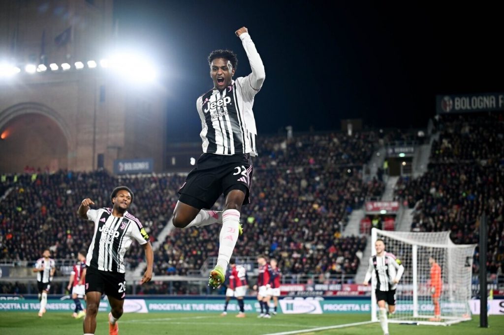 Juventus bate o Bologna fora e encosta na zona da Champions