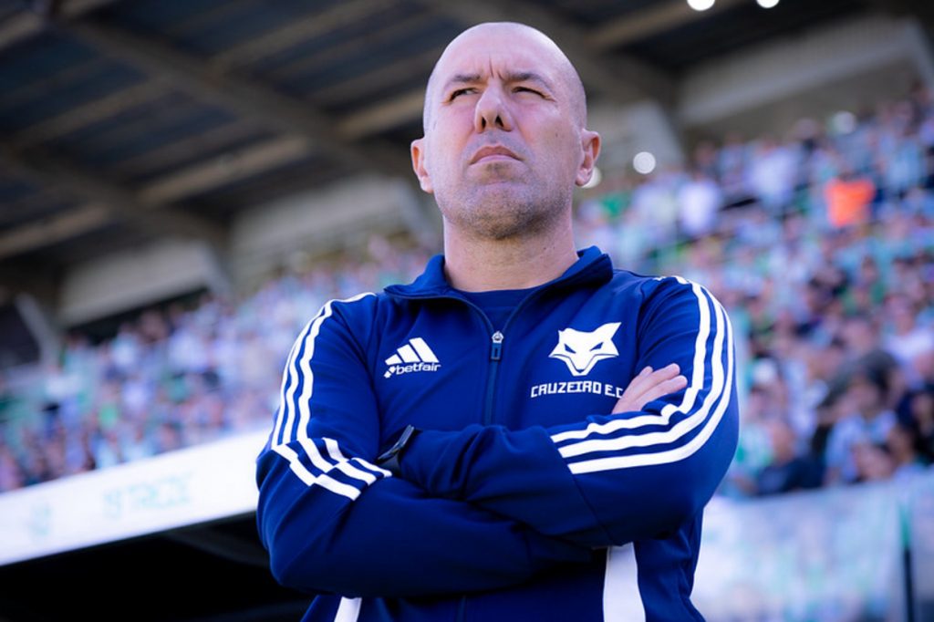 Cruzeiro confirma saída de Leonardo Jardim