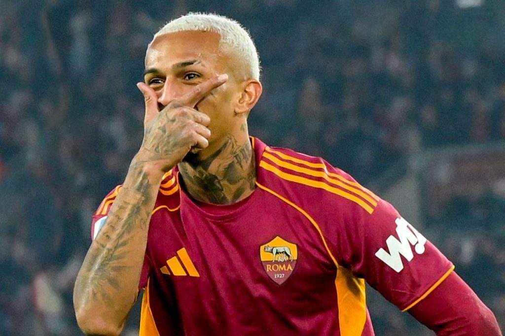 Wesley garante vitória sobre o Como e Roma não descola dos líderes da Serie A