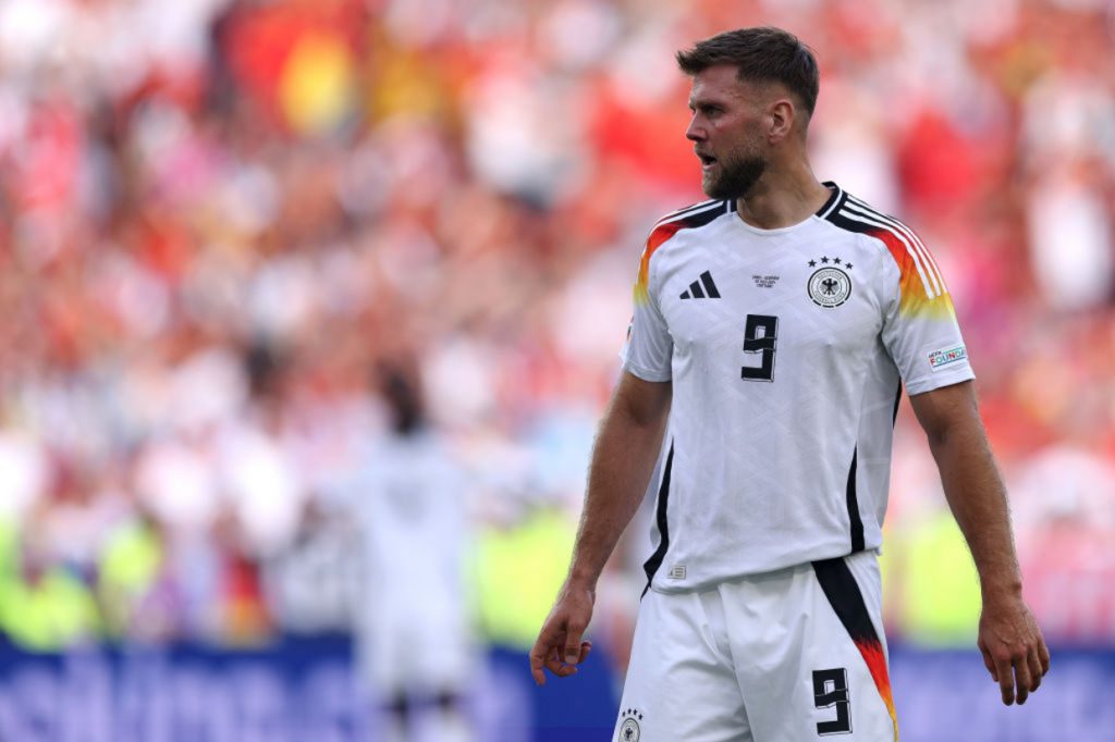 Milan se aproxima de acordo por centroavante da seleção alemã