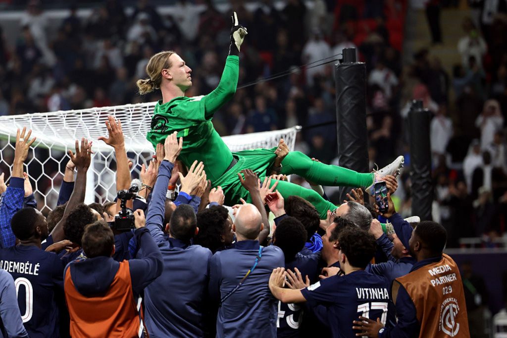 Flamengo arranca empate, mas Safanov vira herói nos pênaltis e dá o Intercontinental ao PSG