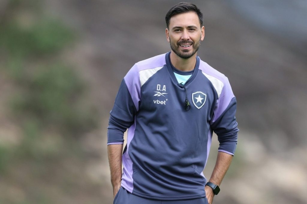 Davide Ancelotti indica saída do Botafogo