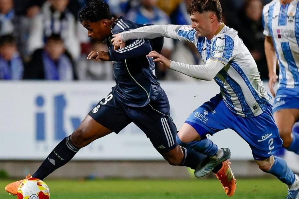 Titular após sete meses, Endrick recebe elogios de Xabi Alonso: ‘Muito ativo’