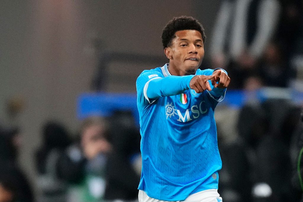 David Neres marca, Napoli vence Milan e vai para a final da Supercopa da Itália