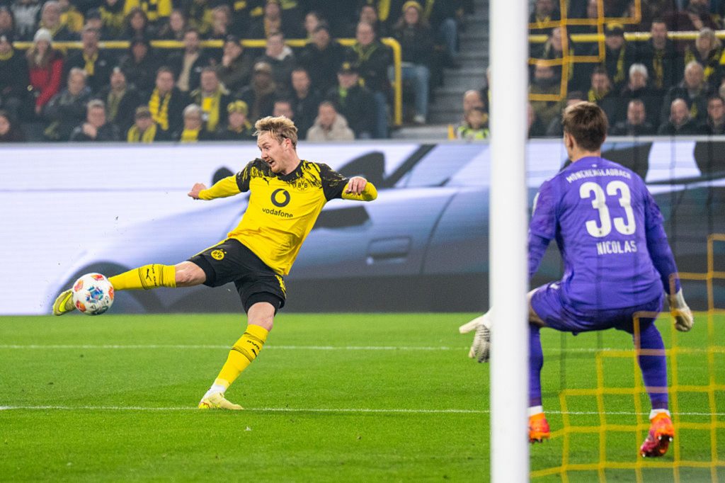 Dortmund marca cedo e garante vitória contra o M´gladbach no Campeonato Alemão