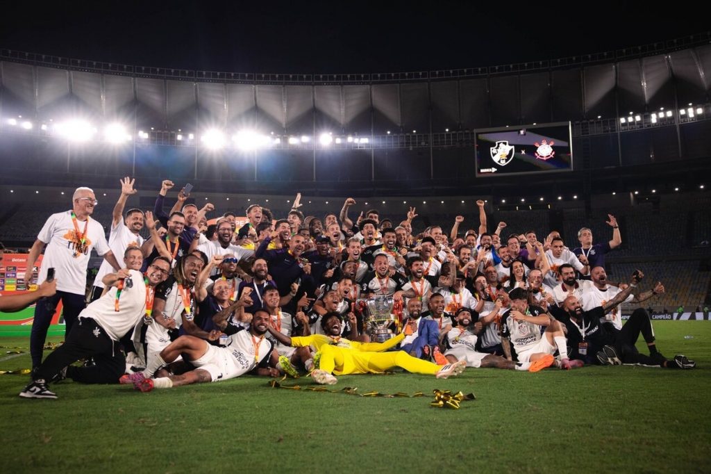 Em mais de mil minutos de mata-mata, Vasco nunca teve vantagem sobre o Corinthians