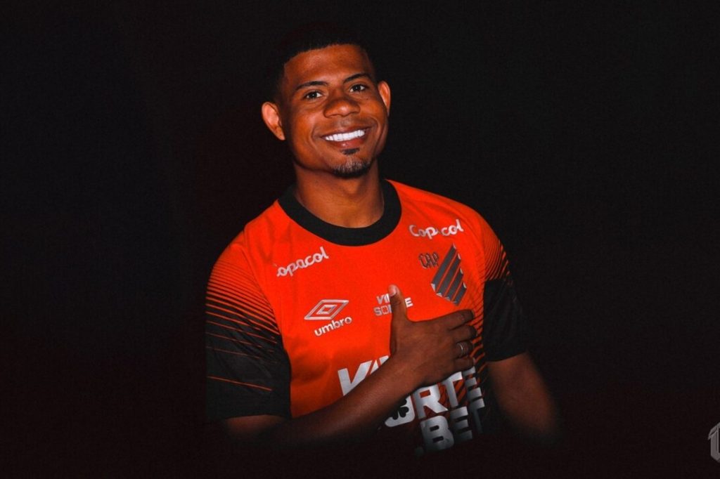 Athletico busca jovem lateral no Palmeiras