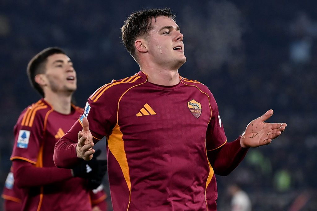 Roma vence Genoa para voltar ao G4 da Serie A e não descolar da Inter