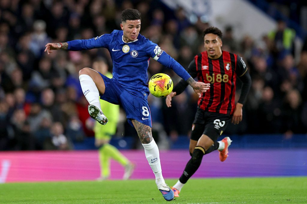 Chelsea tropeça no Bournemouth e termina 2025 ‘longe’ dos líderes do Inglês