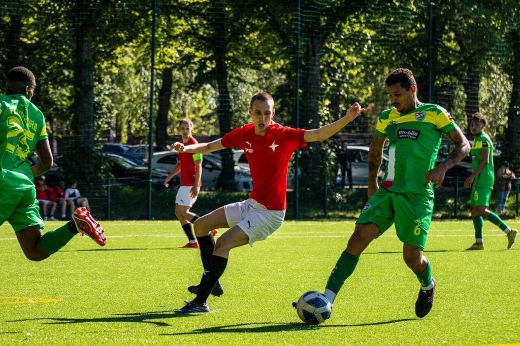 Brasileiro faz sete gols, é chamado para depor e escancara influência de apostas no futebol finlandês