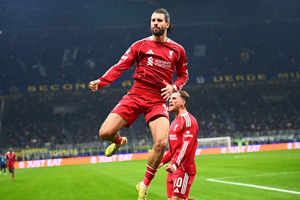 Com gol de pênalti no fim, Liverpool alivia crise e supera Internazionale fora de casa